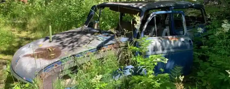 Skrotade Ford-Capri bilar rustas upp