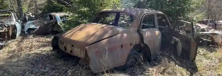 Bil i Uddevalla med fjäderbensplatta från skrotad Amazon
