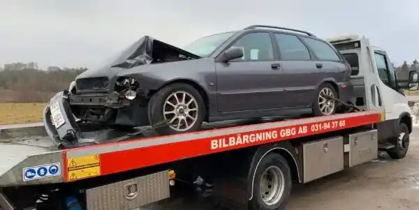 Skrotning av bil efter olycka – Vad gäller?