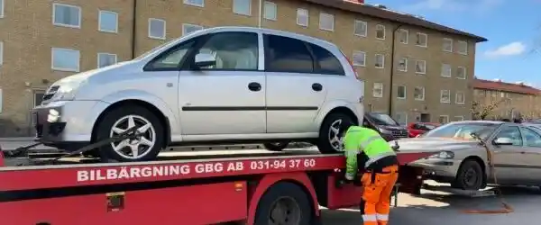 Skrotbilar hämtas och återvinns