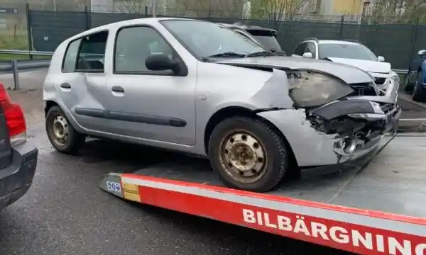 Vad händer egentligen med bilen på bilskroten?