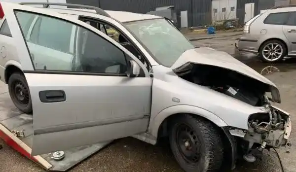 Bilskrotning och återanvändning av material