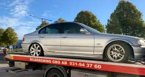 Skrotning av bil med fokus på återvinning