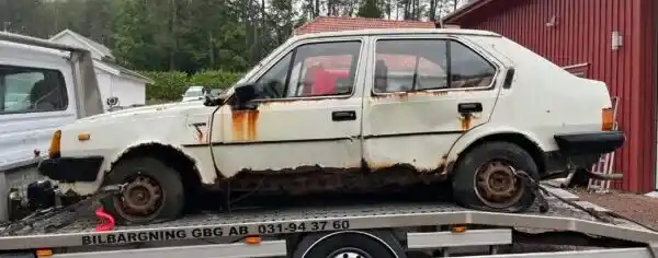 Skrota bilen i Partille — se videon om hur vi hämtar och betalar för bilen